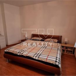 Veľký 2i byt Podunajské Biskupice, 2 x balkón, tehla