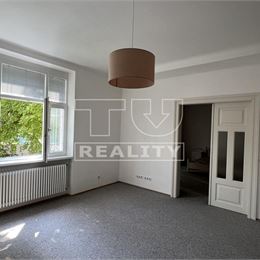 Veľkometrážny 3 - izbový byt Martin - centrum/FOR RENT: Spacious 3 - room apartment