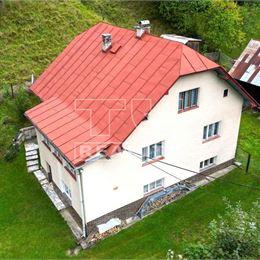 PREDANÉ - Výhodná investícia v Terchovej – pretvorte starší dom na moderné bývanie