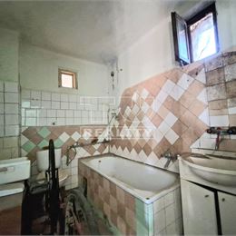 Na predaj starší 3 izbový rodinný dom v obci Orešany 1111 m2