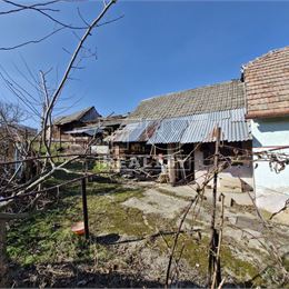 Na predaj starší 3 izbový rodinný dom v obci Orešany 1111 m2