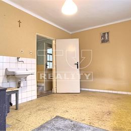 Super cena!Na predaj rodinný dom na rovinatom pozemku v obci Závada, 101m2