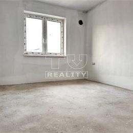 SLNEČNÝ 4 IZBOVÝ BUNGALOV S GARÁŽOU, TERASOU A POZEMKOM O ROZLOHE 620 M2, ZÁBLATIE, UL. LÚČKY