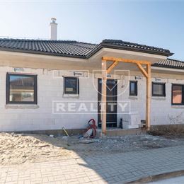 IBA U NÁS! NOVOSTAVBA 4-IZBOVÉHO BUNGALOVU 115 m2 NA POZEMKU 660 m2 PODLUŽANY