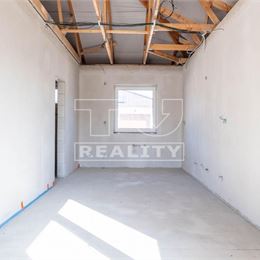 IBA U NÁS! NOVOSTAVBA 4-IZBOVÉHO BUNGALOVU 115 m2 NA POZEMKU 660 m2 PODLUŽANY