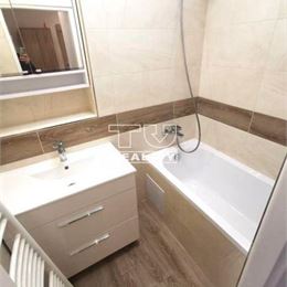 Priestranný zrekonštruovaný 4 izbový byt 78 m2 – Bratislava – Petržalka , pri Nám. Hraničiarov
