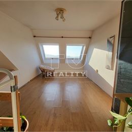 ZARIADENÝ 4+KK BYT, ŽILINA-HÁJIK, PETZVALOVA UL., LOGGIA, VÝMERA 101m² + GALÉRIA 12m²
