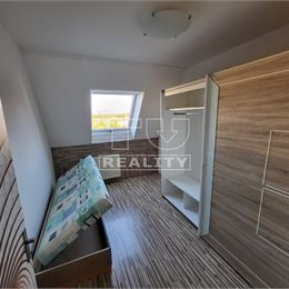 ZARIADENÝ 4+KK BYT, ŽILINA-HÁJIK, PETZVALOVA UL., LOGGIA, VÝMERA 101m² + GALÉRIA 12m²