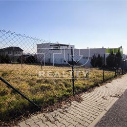 Lukratívny stavebný POZEMOK pripravený na výstavbu v tichej časti Bratislavy, blízko Malých Karpát! 599 m²
