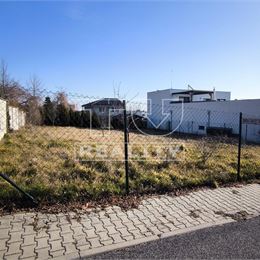 Lukratívny stavebný POZEMOK pripravený na výstavbu v tichej časti Bratislavy, blízko Malých Karpát! 599 m²