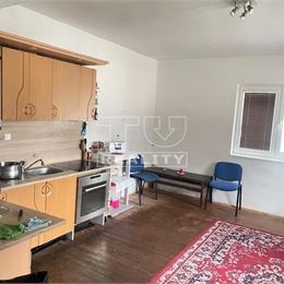 ZNÍŽENÁ CENA - RODINNÝ DOM, VEĽKÉ ROVNÉ , POZEMOK 1932m2