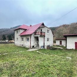 ZNÍŽENÁ CENA - RODINNÝ DOM, VEĽKÉ ROVNÉ , POZEMOK 1932m2