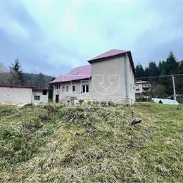 ZNÍŽENÁ CENA - RODINNÝ DOM, VEĽKÉ ROVNÉ , POZEMOK 1932m2
