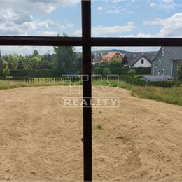 Rozostavaný rodinný dom s rozsiahlým veľkometrážnym pozemkom na predaj – Veľká Lomnica, blízko Tatragolfu