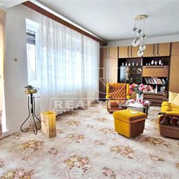 Zaujímavý rodinný DOM s veľkým pozemkom v tichej lokalite – ideálne na vaše nové bývanie, ŠENKVICE, 910 m2