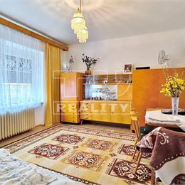 Zaujímavý rodinný DOM s veľkým pozemkom v tichej lokalite – ideálne na vaše nové bývanie, ŠENKVICE, 910 m2