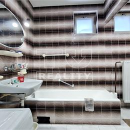 Zaujímavý rodinný DOM s veľkým pozemkom v tichej lokalite – ideálne na vaše nové bývanie, ŠENKVICE, 910 m2
