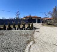 Ponúkame na predaj RD, na pozemku o rozlohe 1 400 m2, neďaleko Košíc v obci Vyšná Kamenica.