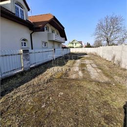 INVESTIČNÁ PRÍLEŽITOSŤ V CENTRE HANISKA – STAVEBNÝ POZEMOK NA PREDAJ!