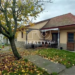 2-izbový dom vo Vajnoroch (61 m²) so spoločným dvorom a záhradou – ideálny na bývanie aj investíciu.