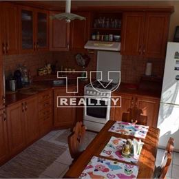 2-izbový dom vo Vajnoroch (61 m²) so spoločným dvorom a záhradou – ideálny na bývanie aj investíciu.