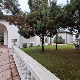 Štýlovo zariadený rodinný dom s veľkým pozemkom ** Vysoká pri Morave ** 2206 m2