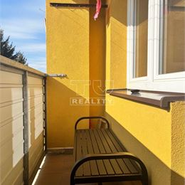 REZERVOVANÉ Na predaj 3-izbový byt 70,39m2 Nižná + murovaná garáž s jamou