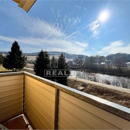 REZERVOVANÉ Na predaj 3-izbový byt 70,39m2 Nižná + murovaná garáž s jamou