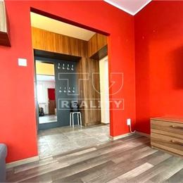 TUreality ponúka krásny 3i byt v Karlovej Vsi, Hlaváčikova ul., 71m2.