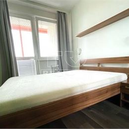 TUreality ponúka krásny 3i byt v Karlovej Vsi, Hlaváčikova ul., 71m2.