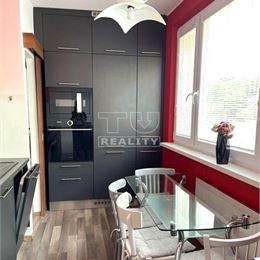 TUreality ponúka krásny 3i byt v Karlovej Vsi, Hlaváčikova ul., 71m2.