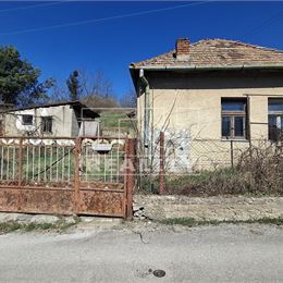 Na predaj víkendová chalupa v obci Krnča s pozemkom 500m2