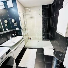 Na predaj krásny, moderný veľkometrážny 2i byt s výhľadom na panorámu mesta a Karpaty, s garážou pre 2 autá a