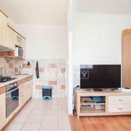 3-izbový byt s loggiou na sídlisku JUH, Nové Zámky – 61,38m2