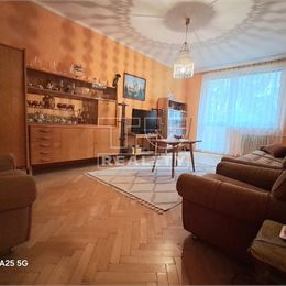 2-IZBOVÝ BYT HLOHOVEC 62m2