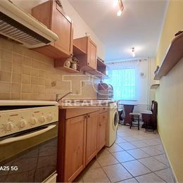 2-IZBOVÝ BYT HLOHOVEC 62m2