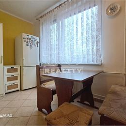 2-IZBOVÝ BYT HLOHOVEC 62m2