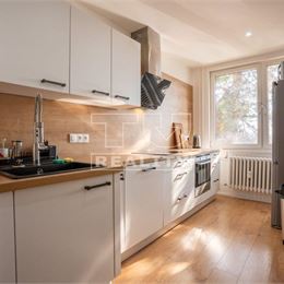 3 izbový zrekonštruovaný byt s úžitkovou plochou 69 m2 - Bratislava Rača, Dopravná ulica