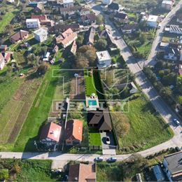 IBA U NÁS, STAVEBNÝ POZEMOK O ROZLOHE 1025m2, TRENČIANSKA TURNÁ