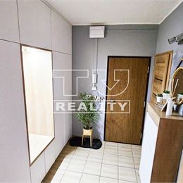 TUreality ponúka na predaj krásny a veľký 2i byt v na sídlisku Západ vo Zvolene o výmere 62 m²