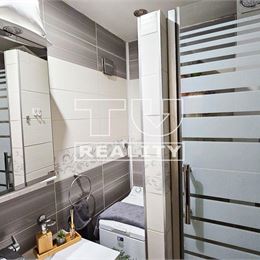 TUreality ponúka na predaj krásny a veľký 2i byt v na sídlisku Západ vo Zvolene o výmere 62 m²