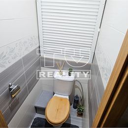 TUreality ponúka na predaj krásny a veľký 2i byt v na sídlisku Západ vo Zvolene o výmere 62 m²