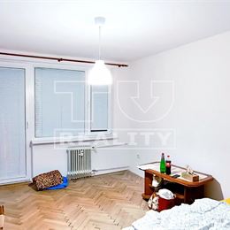 Priestranný 3-izbový byt s balkónom, 73m2 na námesti v Žiari nad Hronom