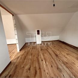 PREROBENÝ DOMČEK PRI POTOKU V KRÁSNEJ PRÍRODE, KOŠECKÉ PODHRADIE
