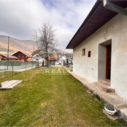 PREROBENÝ DOMČEK PRI POTOKU V KRÁSNEJ PRÍRODE, KOŠECKÉ PODHRADIE