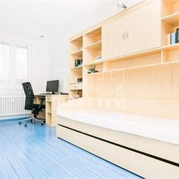 REZERVOVANÝ- 3 IZBOVÝ BYT SÍDLISKO- HÁJIK , 70m2