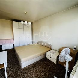 Na predaj priestranný 2i byt na Sibírskej ulici (mestská časť Nové Mesto), s loggiou aj balkónom, 53,88m2.
