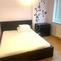 2 izbový byt 56 m2 v staršej tehlovej novostavbe v Bratislave – Podunajské Biskupice