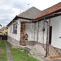 Na predaj rodinný dom na slnečnom pozemku vo Volkovciach
