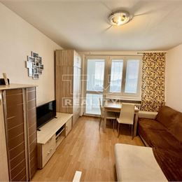 Slnečná garsónka s loggiou v bratislavskej Petržalke, 22 m2